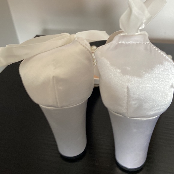 Women white 4” platform open toe pearls, tie ankle satin more pearls SZ 10 EU 41 - Picture 4 of 7